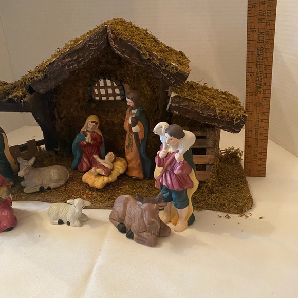 Vintage Holiday Time 12 pieces basic nativity set hand painted porcelain w/ box - Picture 10 of 10